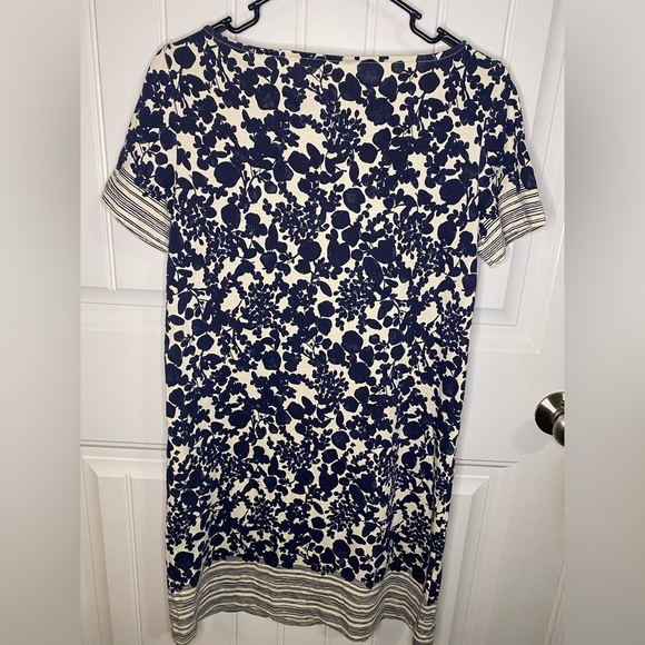 Tory Burch Elisabeth Printed Shift Dress in Navy and Ivory - Picture 4 of 7